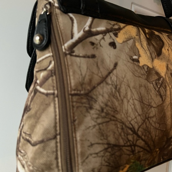 REALTREE Concealed Carry Handbag - Picture 9 of 16
